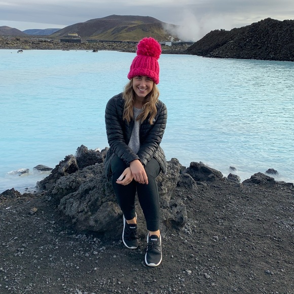 Meet your Posher, Lauren - Picture 5 of 5